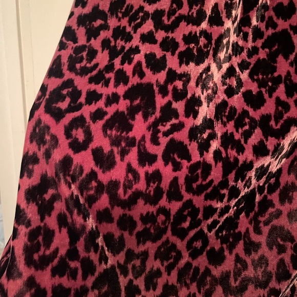 J Crew Classic-Fit Button Up Drapey Pink Velvet Leopard Print Shirt size 12-14 - Picture 9 of 12